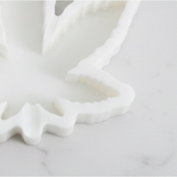 NWT Resin Leaf Ashtray – Handmade – White - Picture 2 of 2